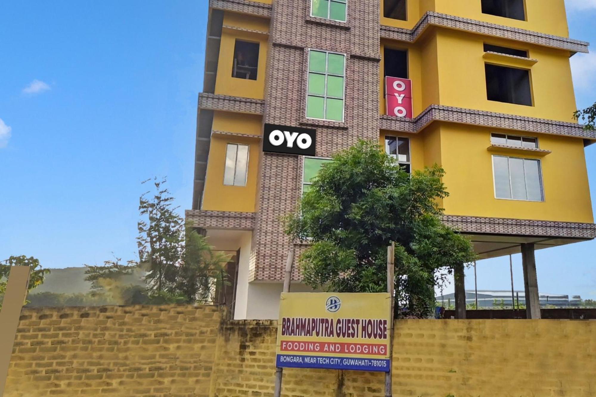 Oyo Flagship The Brahmaputra Homestay Guwahati Exterior photo